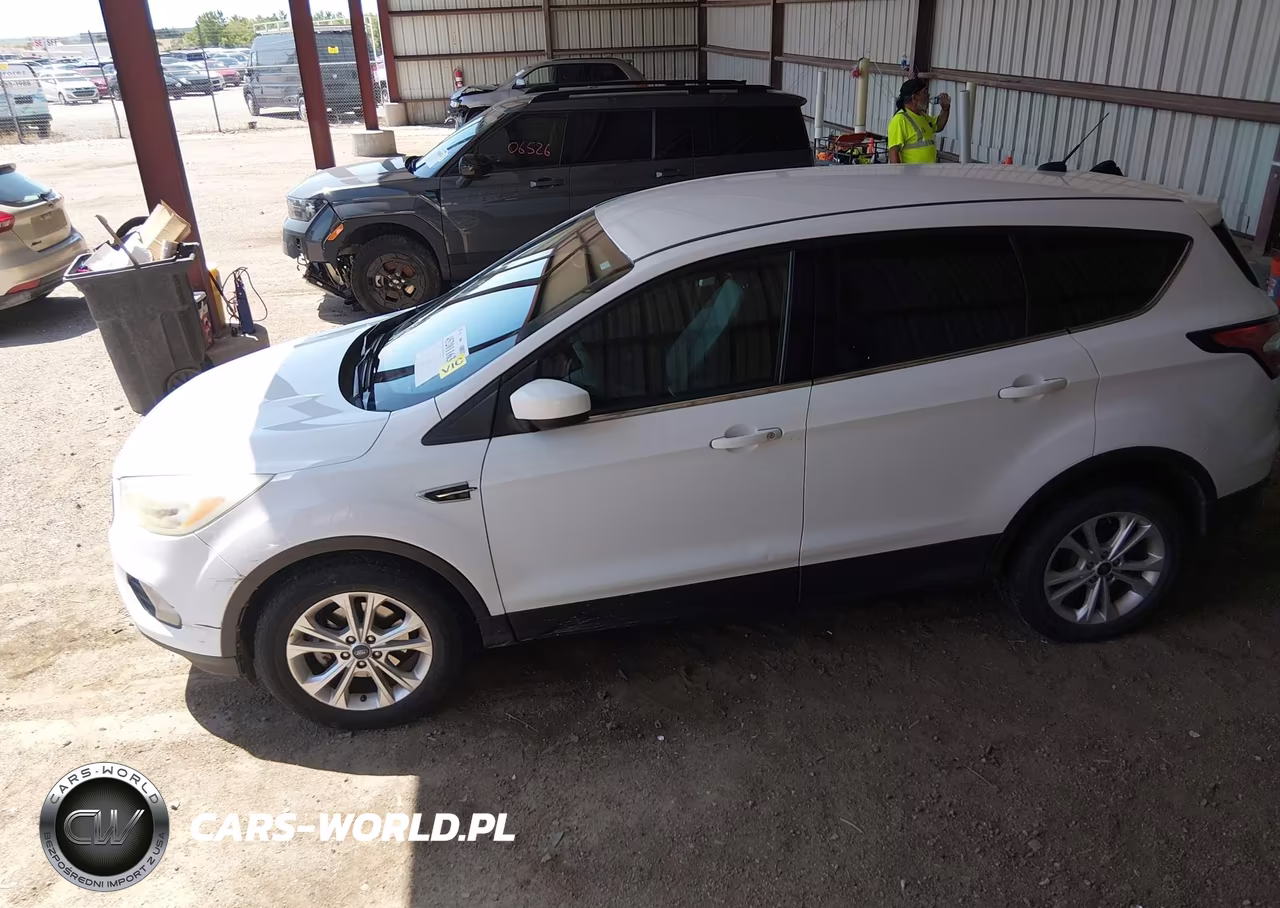 2017 Ford Escape Se VIN:1FMCU0GD3HUC98229 - 15