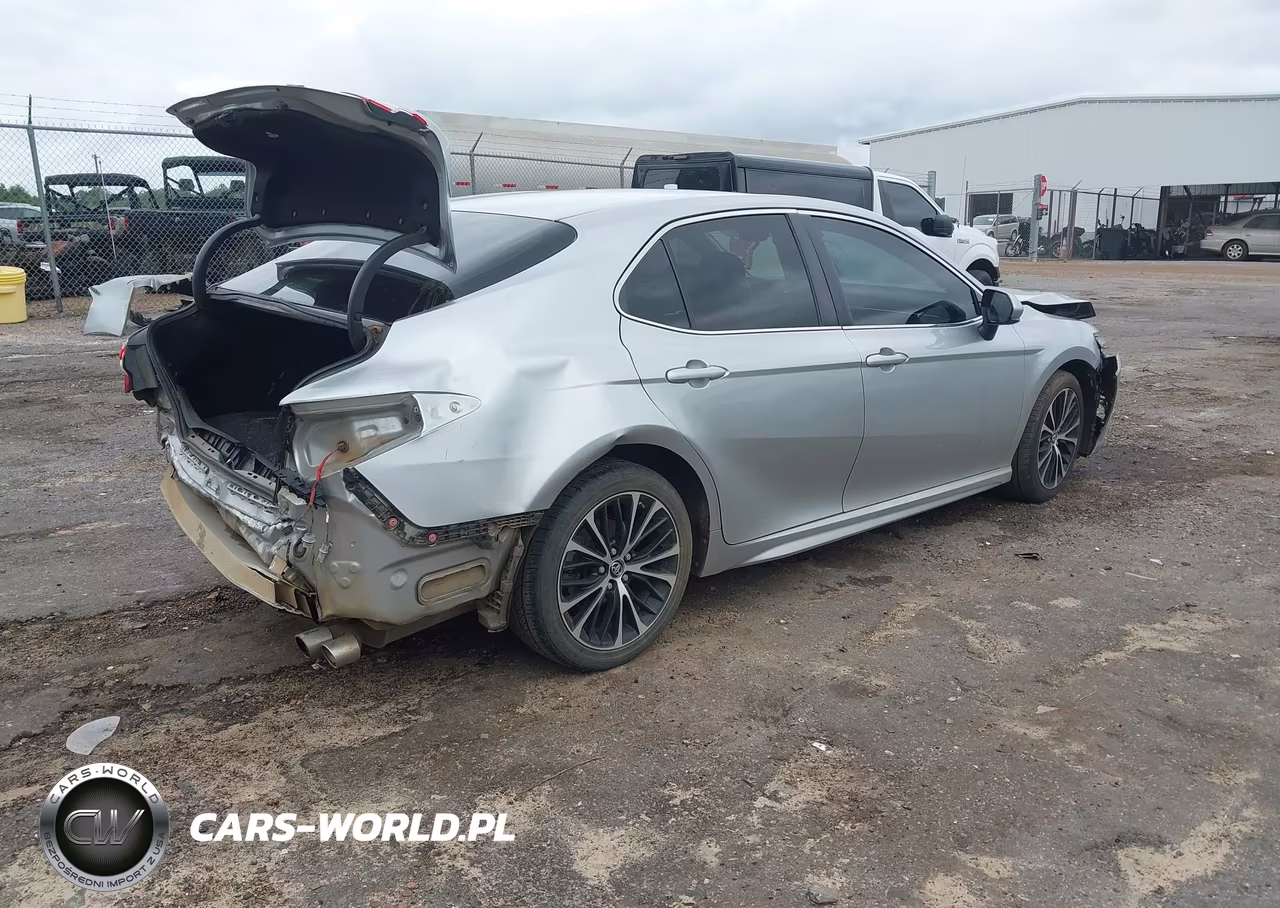 2018 Toyota Camry Se VIN:JTNB11HK8J3030098 - 4