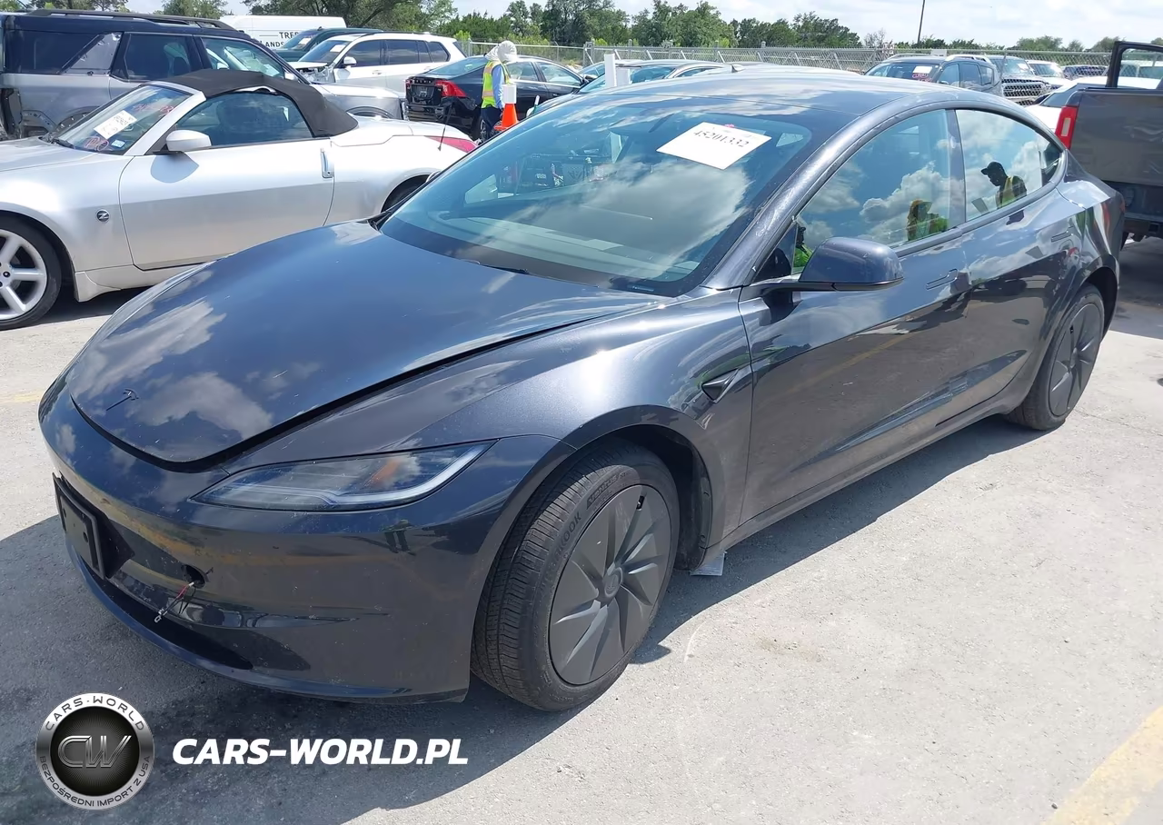 2025 Tesla Model 3 Long Range Rear-Wheel Drive-Standard Rear-Wheel Drive VIN:5YJ3E1EA9SF132975 - 2