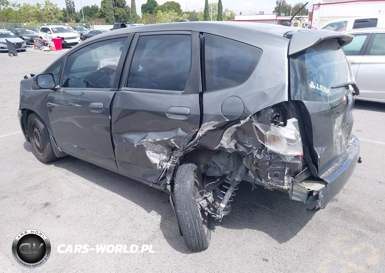 2013 Honda Fit VIN:JHMGE8H39DC065512 - 3