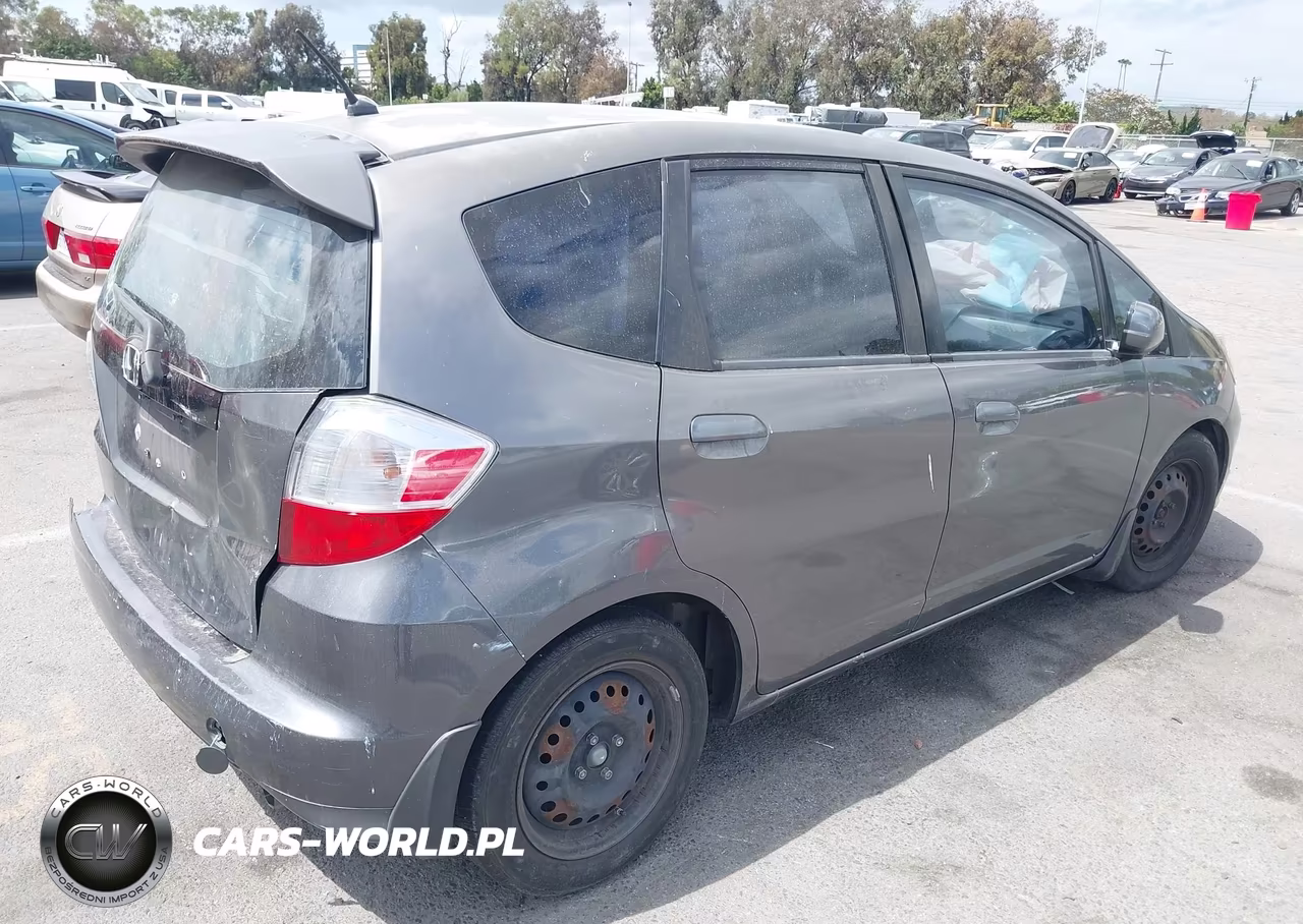 2013 Honda Fit VIN:JHMGE8H39DC065512 - 4