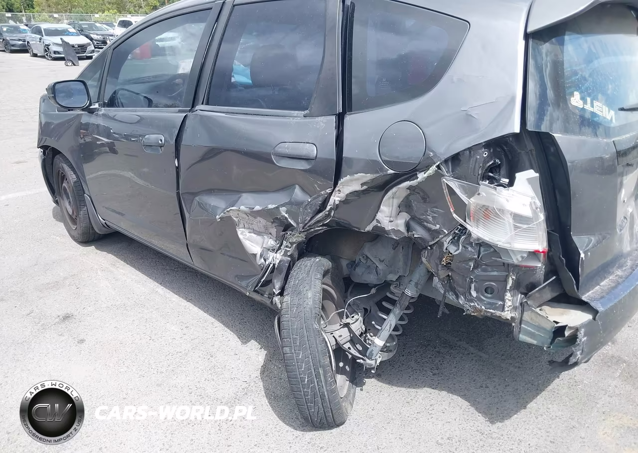 2013 Honda Fit VIN:JHMGE8H39DC065512 - 6