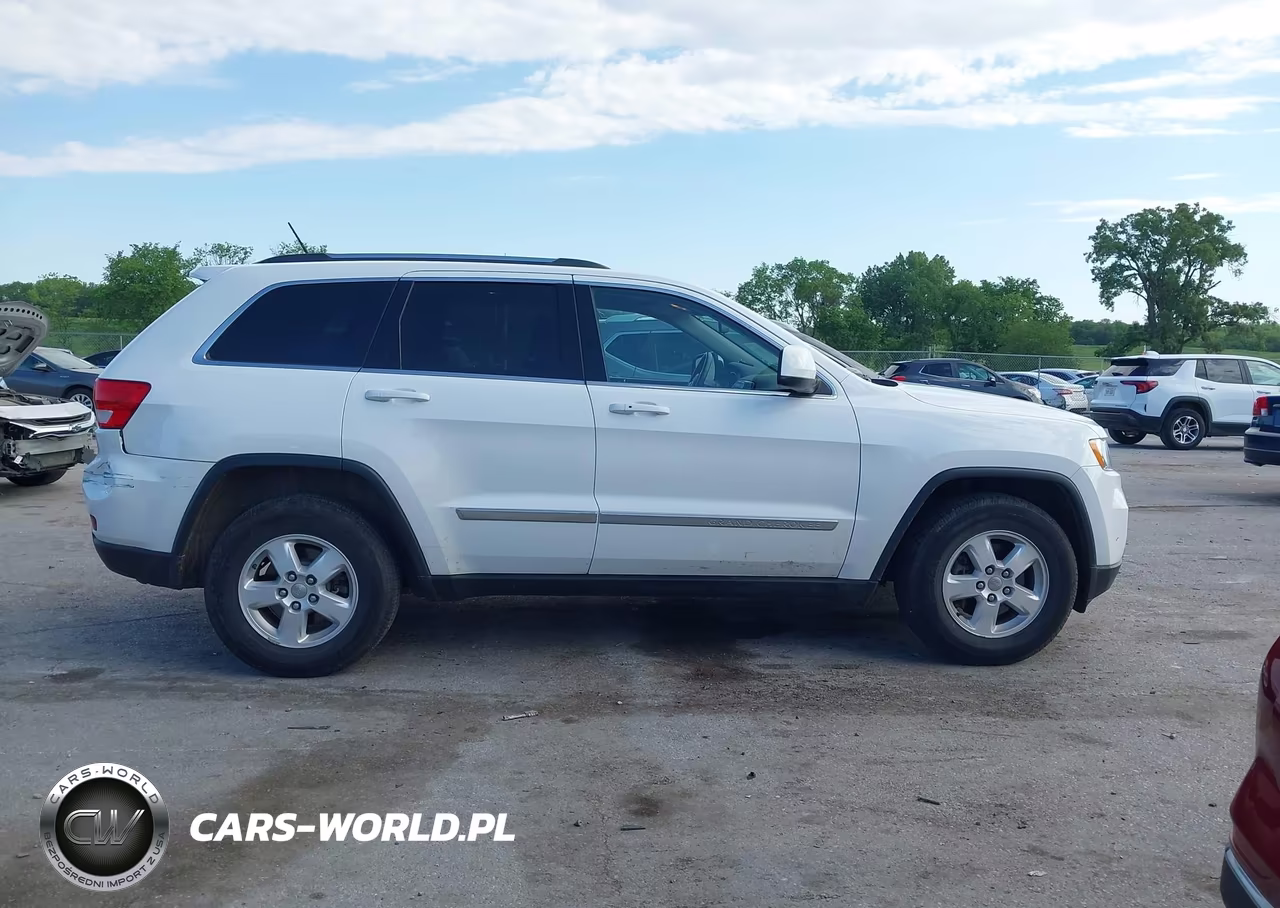 2013 Jeep Grand Cherokee Laredo VIN:1C4RJFAG5DC633097 - 13