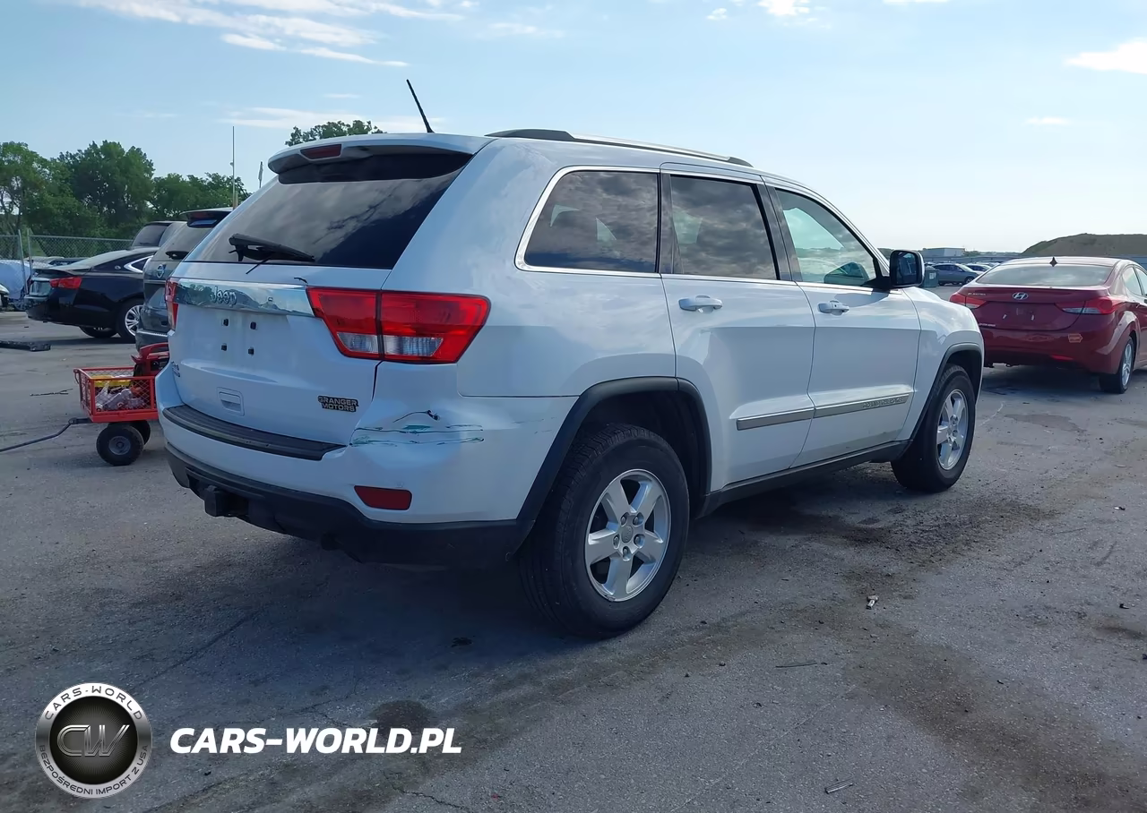 2013 Jeep Grand Cherokee Laredo VIN:1C4RJFAG5DC633097 - 4