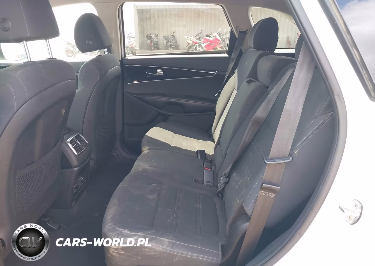 2020 Kia Sorento S V6 VIN:5XYPG4A51LG706162 - 8