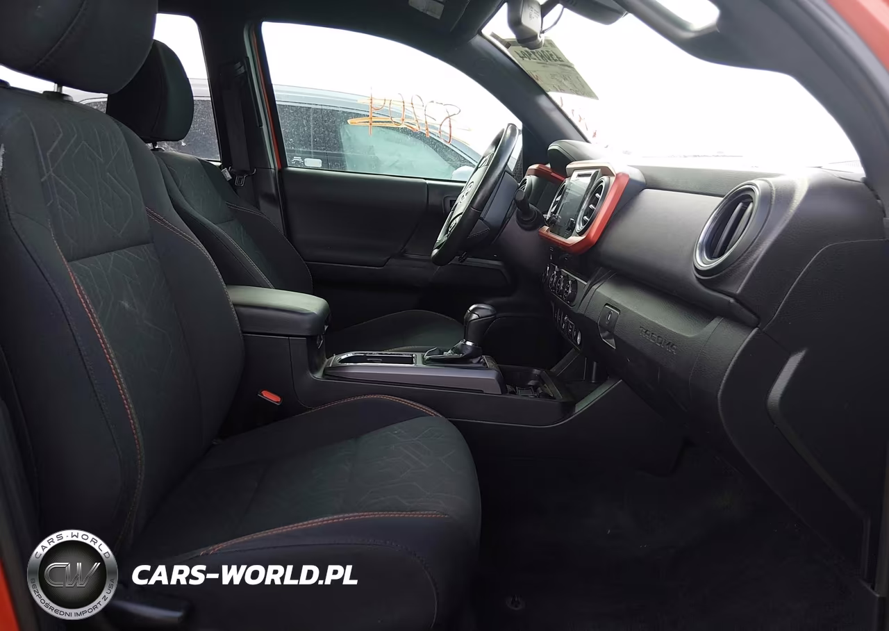 2018 Toyota Tacoma Trd Sport VIN:3TMDZ5BN1JM049462 - 5