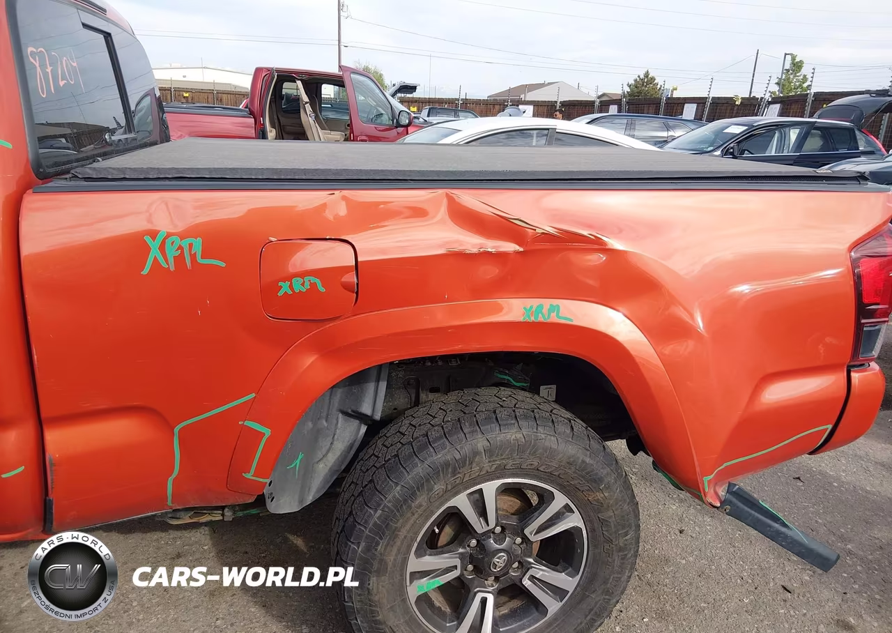 2018 Toyota Tacoma Trd Sport VIN:3TMDZ5BN1JM049462 - 6