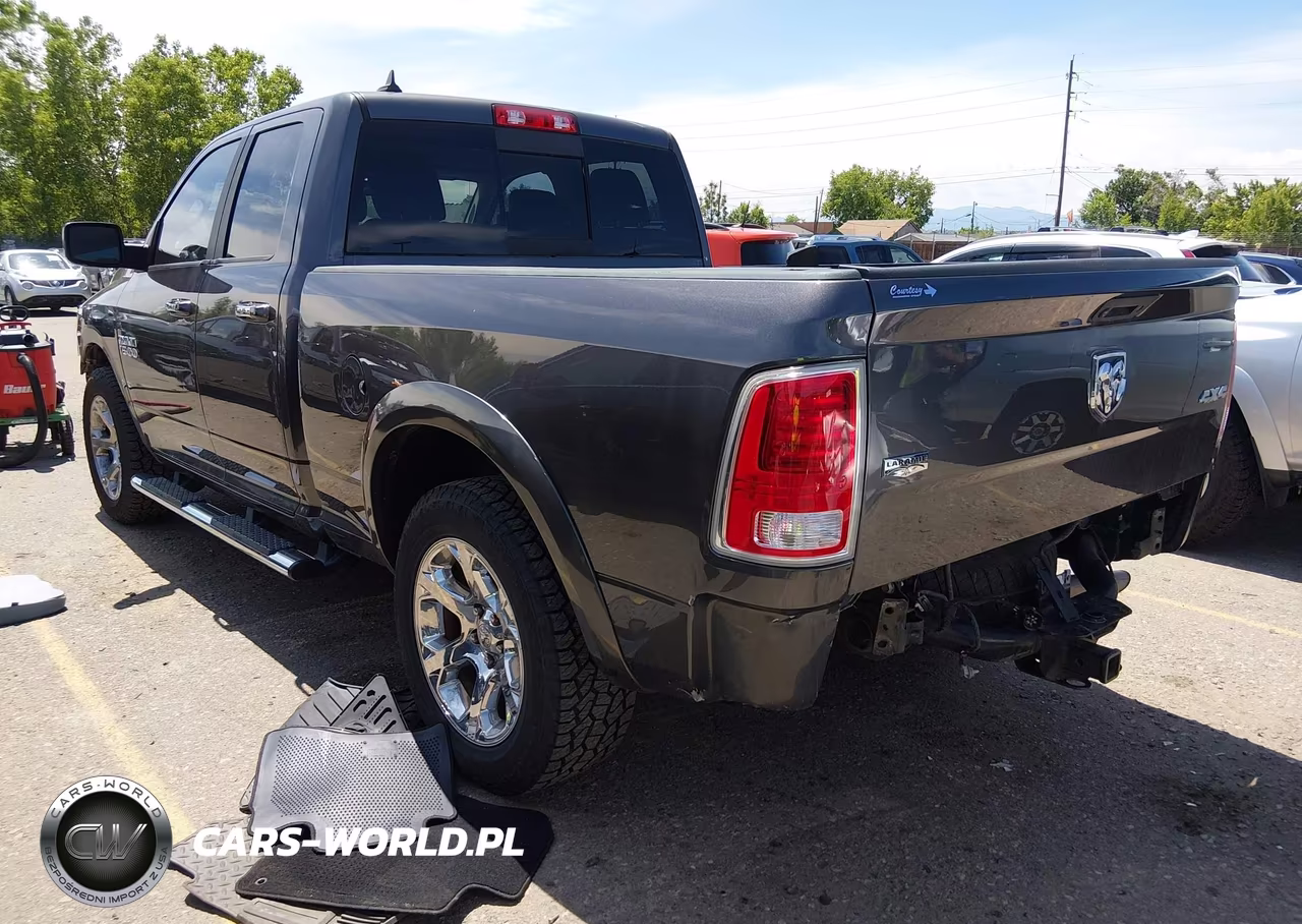 2017 Ram 1500 Laramie 4X4 6'4 Box VIN:1C6RR7JG5HS830207 - 3