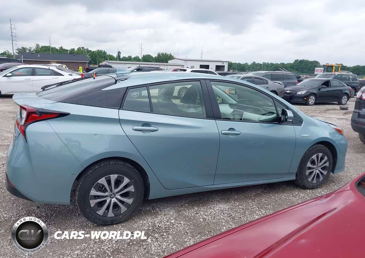 2020 Toyota Prius Xle Awd-E VIN:JTDL9RFU3L3019159 - 13