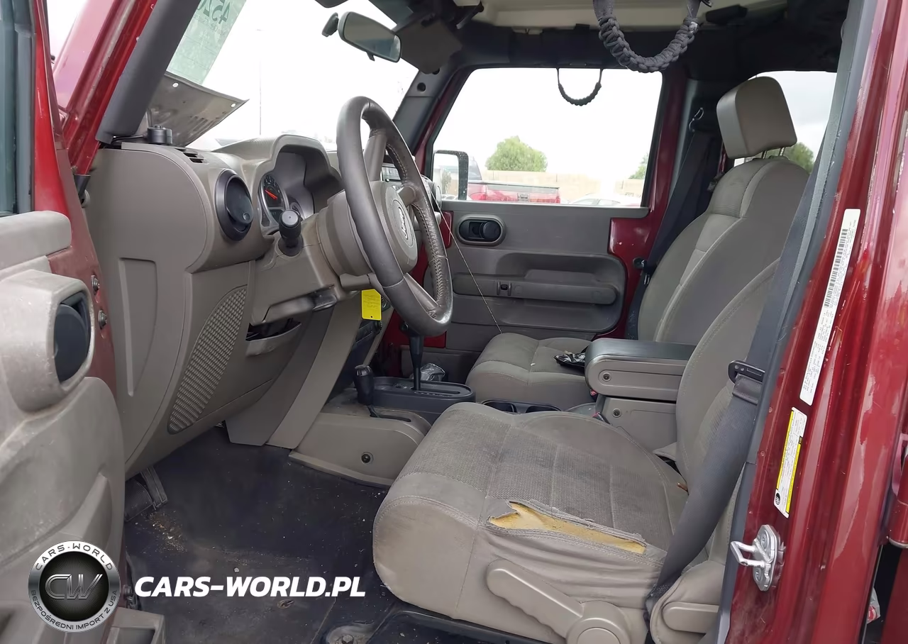 2007 Jeep Wrangler Unlimited Sahara VIN:1J8GA59117L117527 - 5