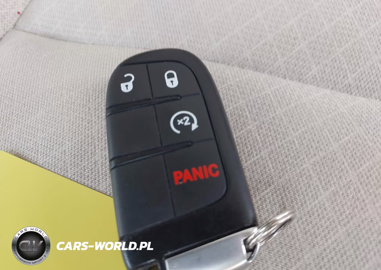 2020 Jeep Grand Cherokee Laredo E 4X4 VIN:1C4RJFAG8LC444054 - 11