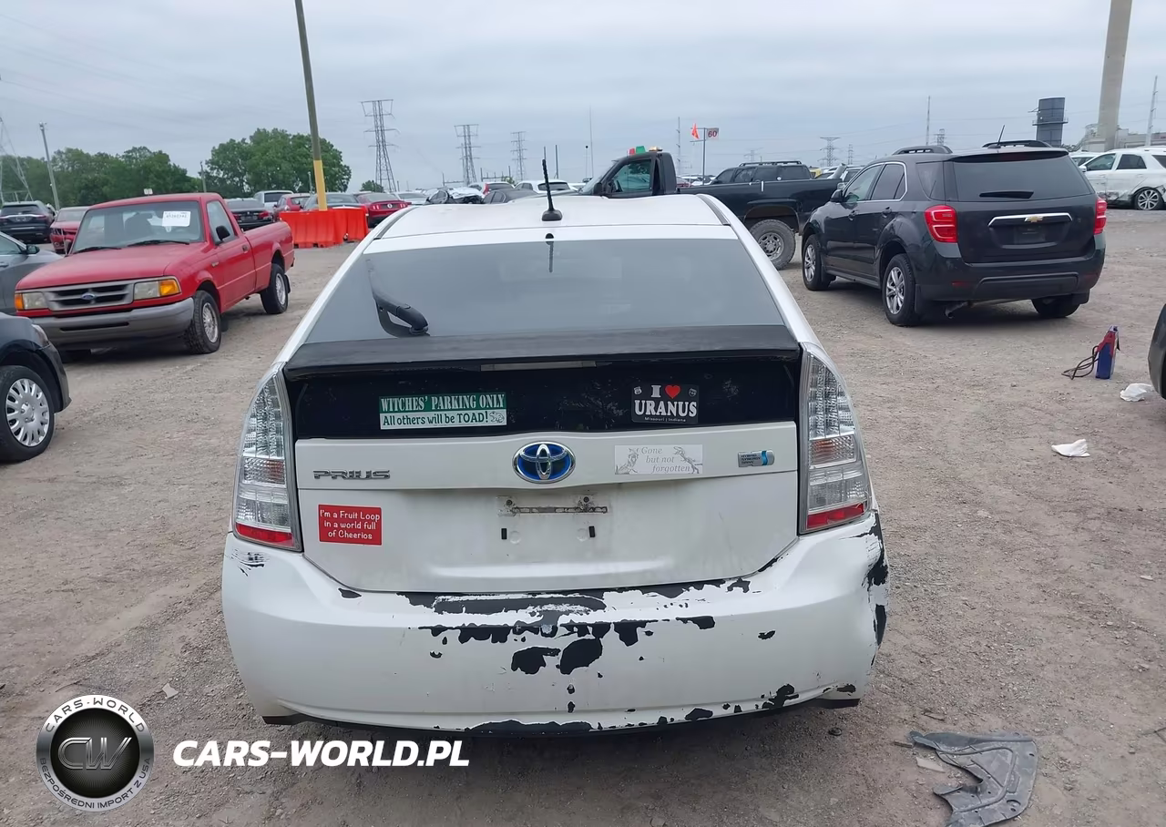 2011 Toyota Prius Two VIN:JTDKN3DU7B0252677 - 16