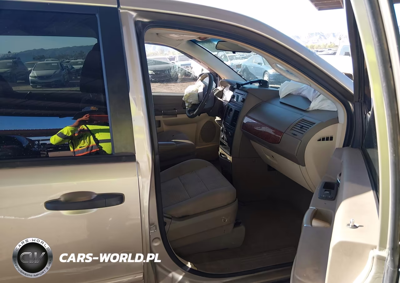 2008 Chrysler Town & Country Lx VIN:2A8HR44H48R625690 - 5
