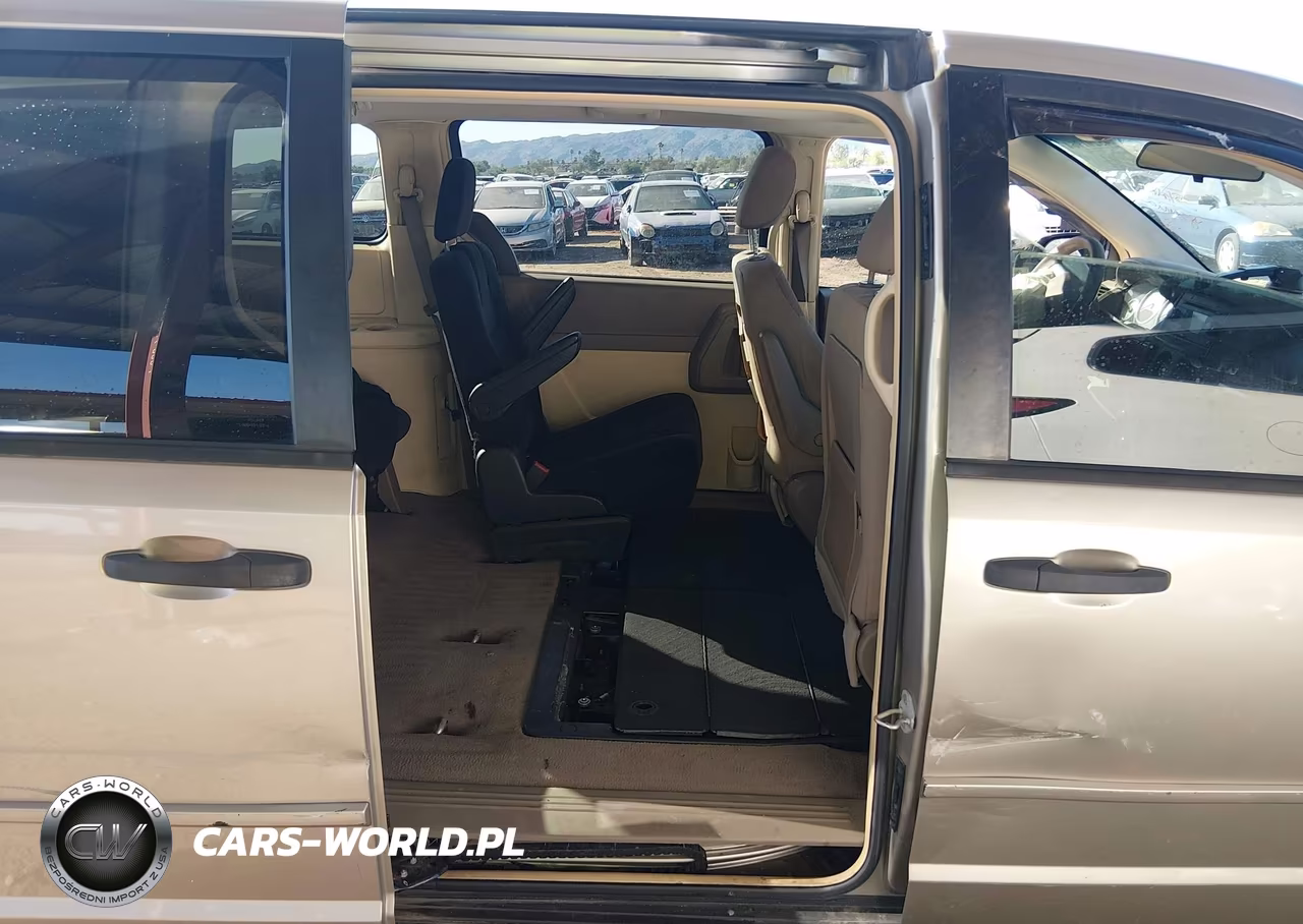 2008 Chrysler Town & Country Lx VIN:2A8HR44H48R625690 - 8