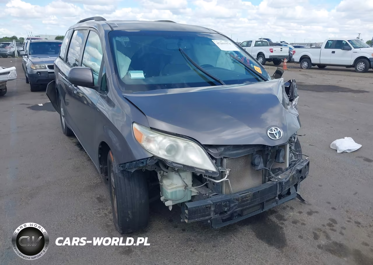 2015 Toyota Sienna Le 8 Passenger