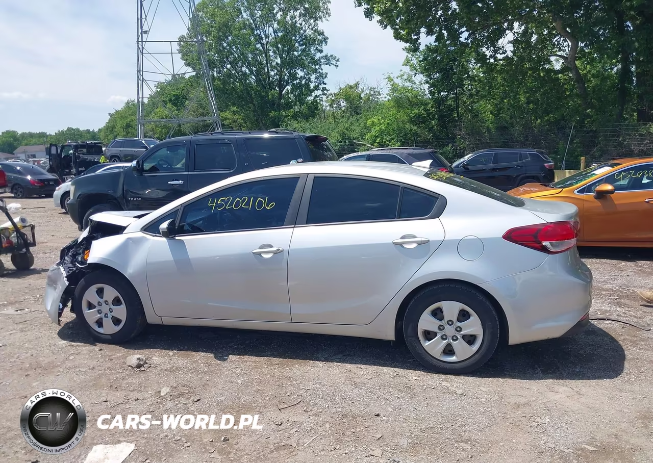 2018 Kia Forte Lx VIN:3KPFL4A72JE180692 - 14