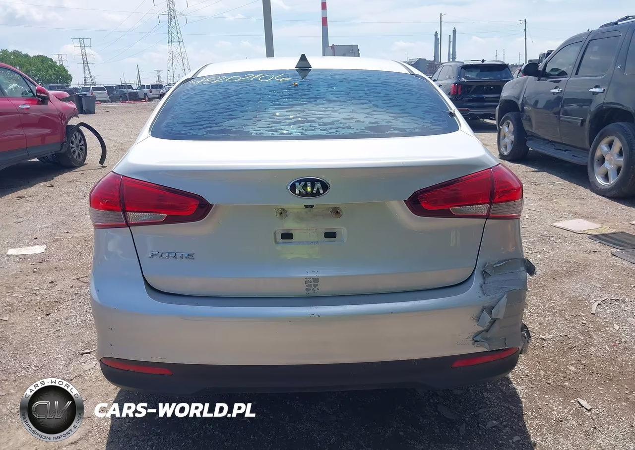 2018 Kia Forte Lx VIN:3KPFL4A72JE180692 - 16