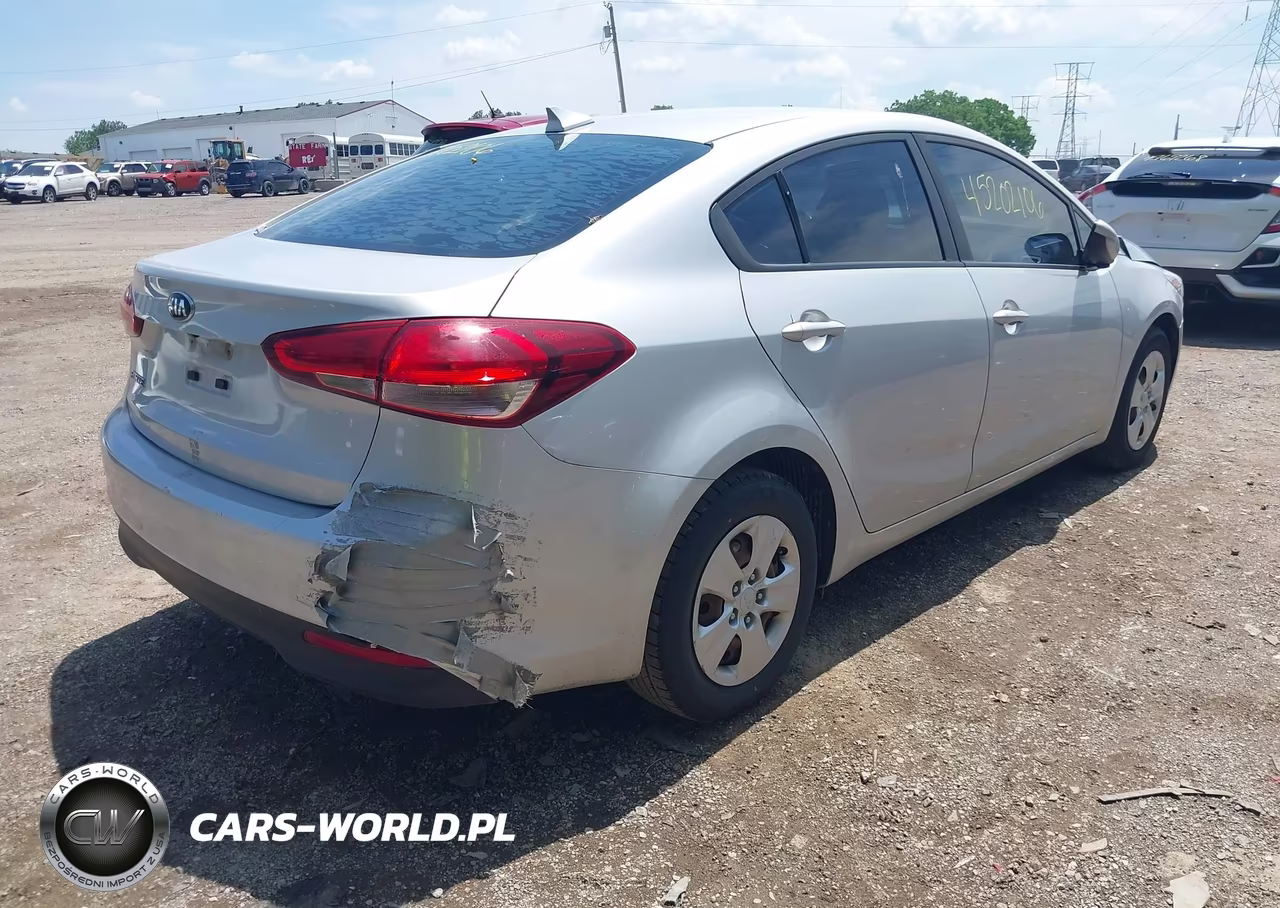 2018 Kia Forte Lx VIN:3KPFL4A72JE180692 - 4