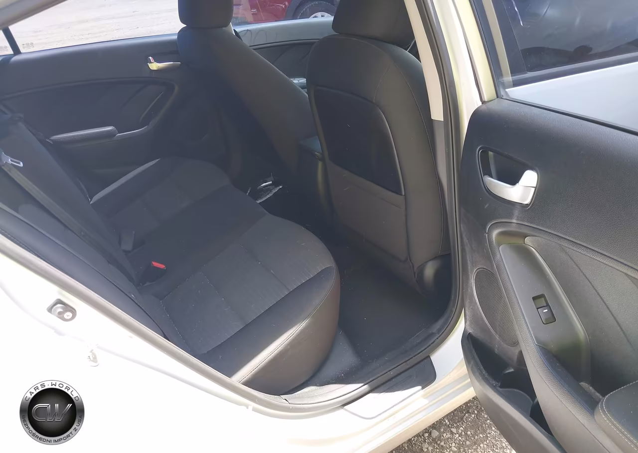 2018 Kia Forte Lx VIN:3KPFL4A72JE180692 - 8