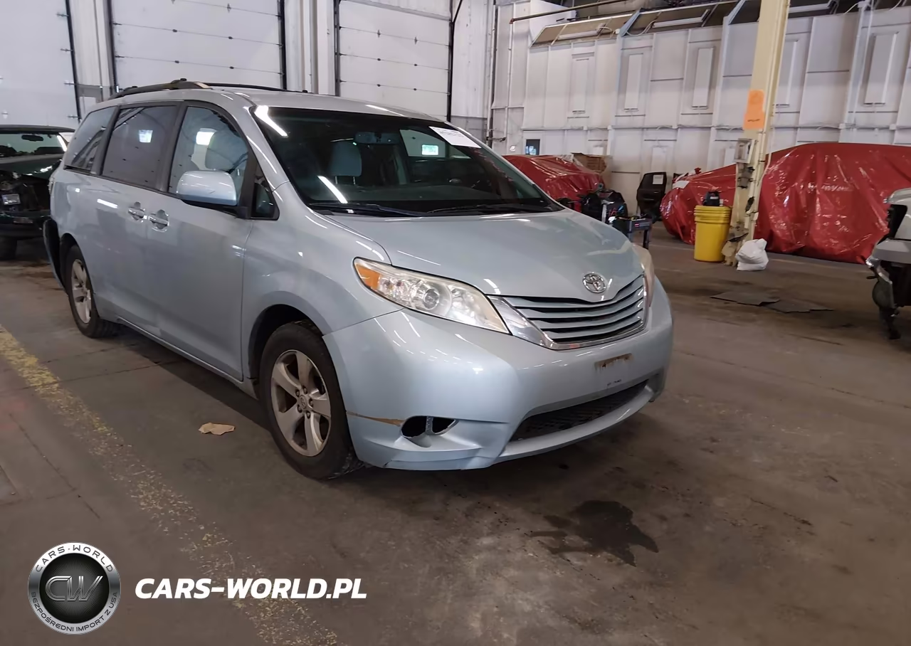 2017 Toyota Sienna Le 8 Passenger