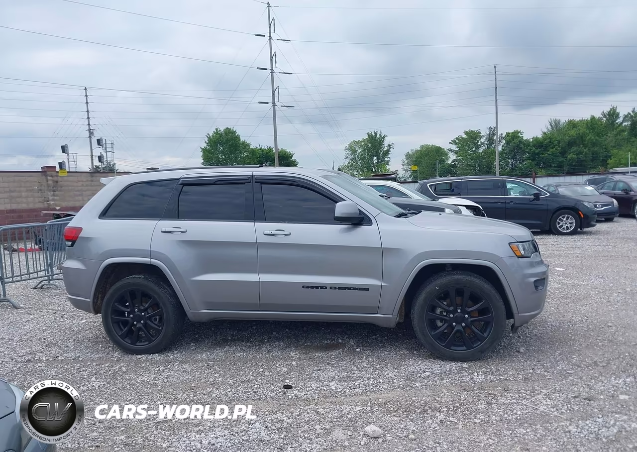 2018 Jeep Grand Cherokee Altitude 4X2 VIN:1C4RJEAG4JC253013 - 13