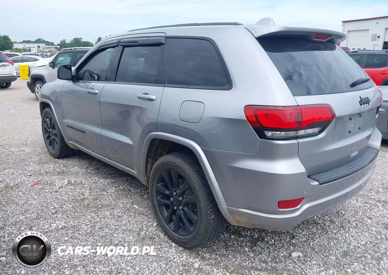 2018 Jeep Grand Cherokee Altitude 4X2 VIN:1C4RJEAG4JC253013 - 3