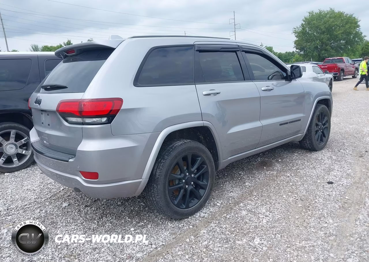 2018 Jeep Grand Cherokee Altitude 4X2 VIN:1C4RJEAG4JC253013 - 4