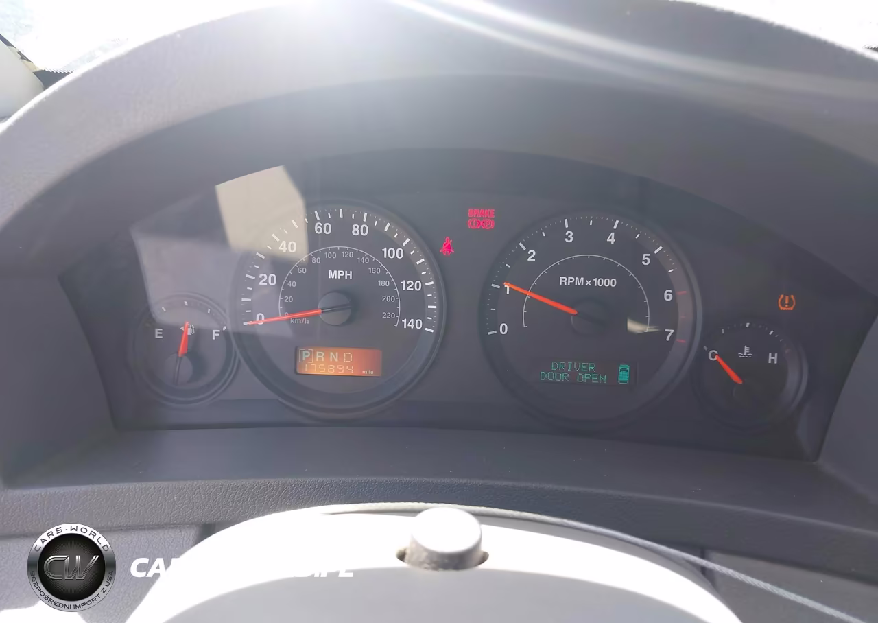 2005 Jeep Grand Cherokee Laredo VIN:1J4HR48N45C539737 - 7