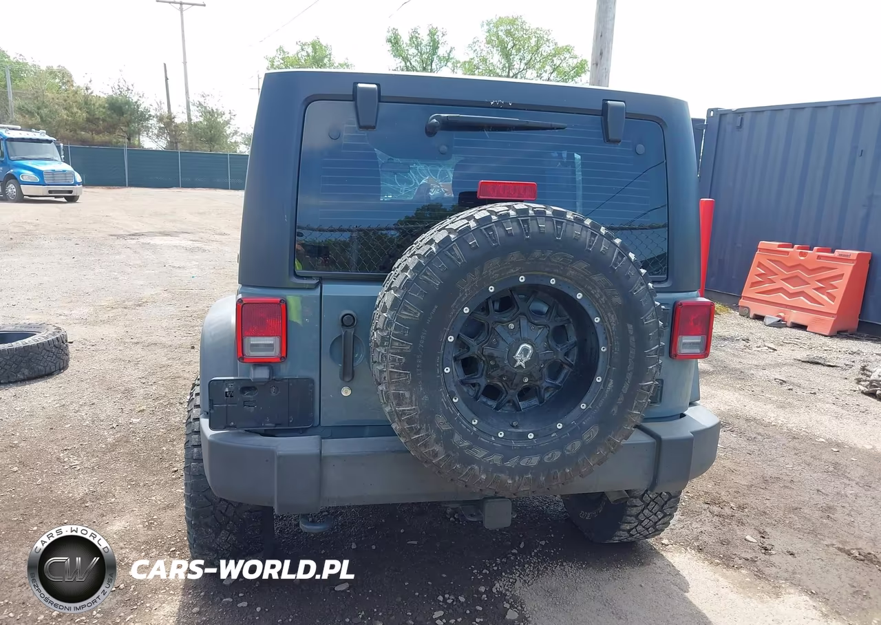 2015 Jeep Wrangler Unlimited Sport VIN:1C4BJWDG2FL642730 - 17