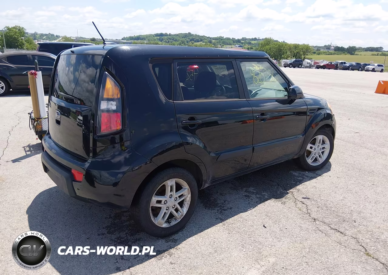 2011 Kia Soul + VIN:KNDJT2A2XB7730516 - 4