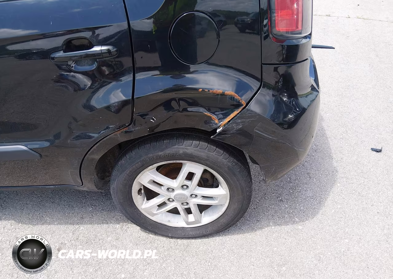 2011 Kia Soul + VIN:KNDJT2A2XB7730516 - 6