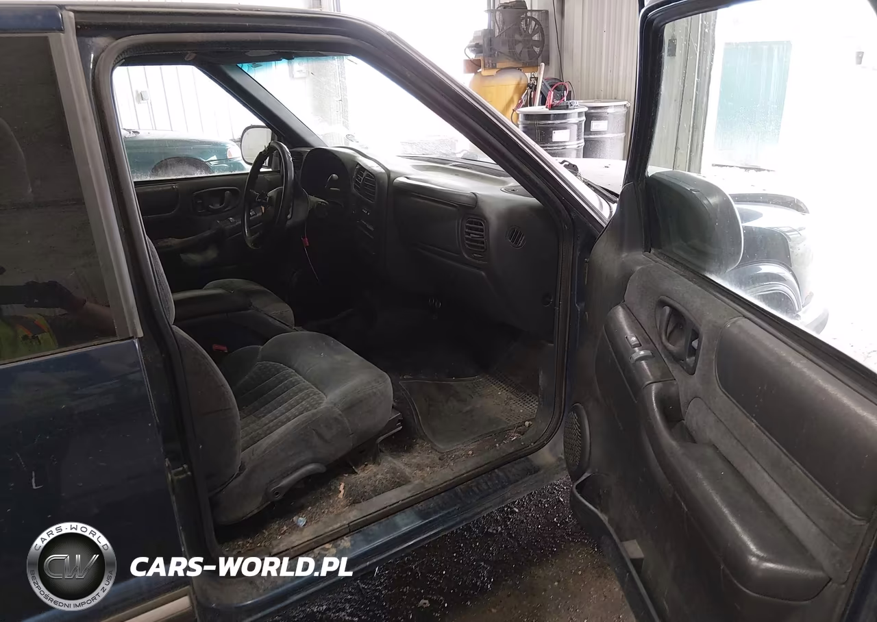 2001 Chevrolet S-10 Ls VIN:1GCDT19W518102953 - 5
