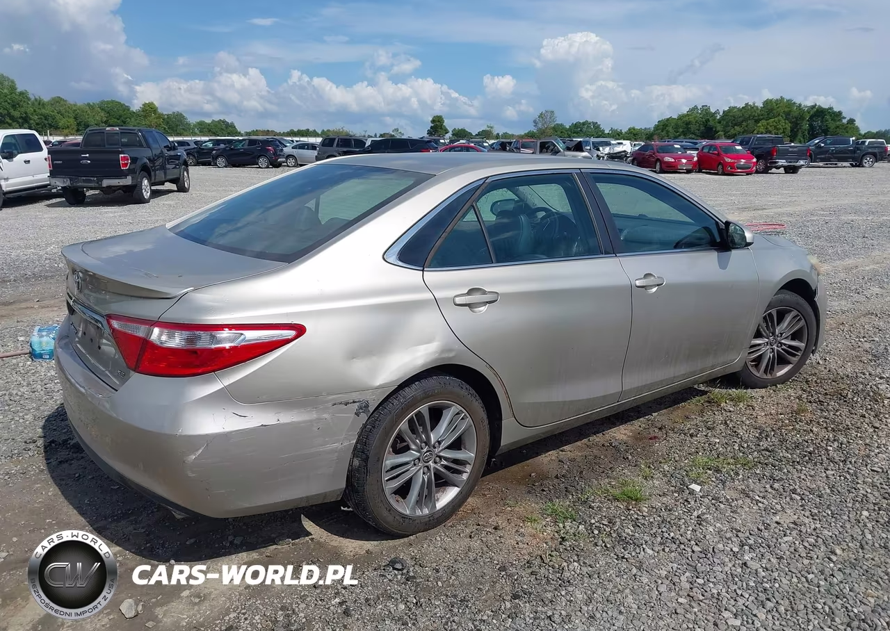 2015 Toyota Camry Se VIN:4T1BF1FK1FU485008 - 4