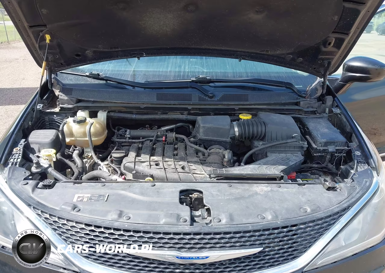 2017 Chrysler Pacifica Touring-L Plus VIN:2C4RC1EG6HR520814 - 10