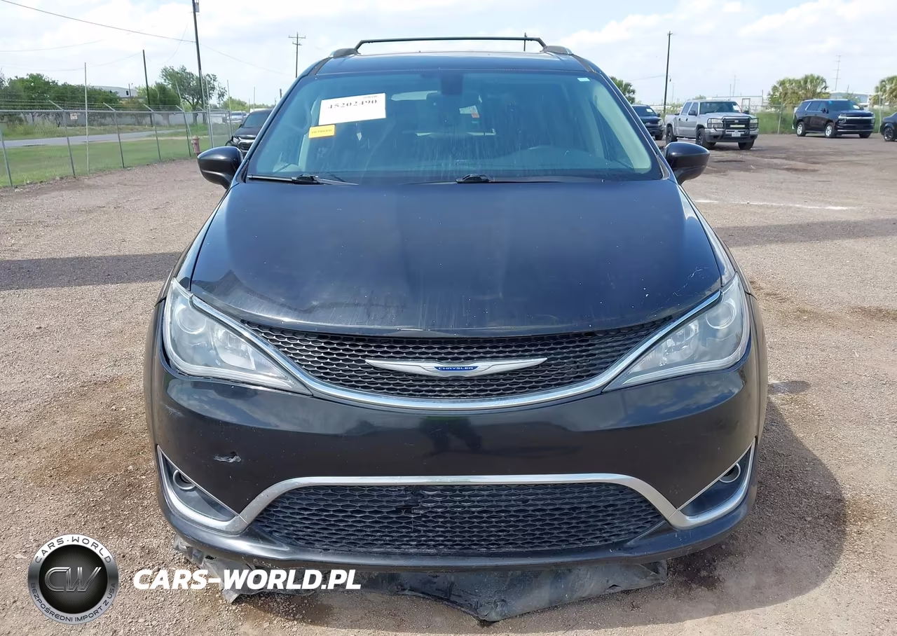 2017 Chrysler Pacifica Touring-L Plus VIN:2C4RC1EG6HR520814 - 12