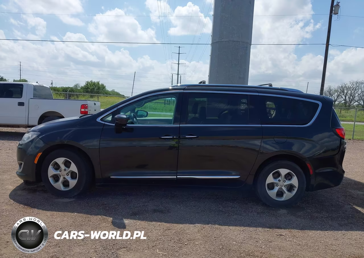 2017 Chrysler Pacifica Touring-L Plus VIN:2C4RC1EG6HR520814 - 14