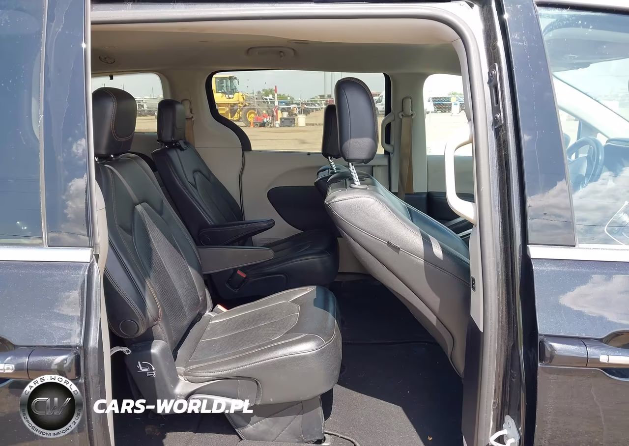 2017 Chrysler Pacifica Touring-L Plus VIN:2C4RC1EG6HR520814 - 8