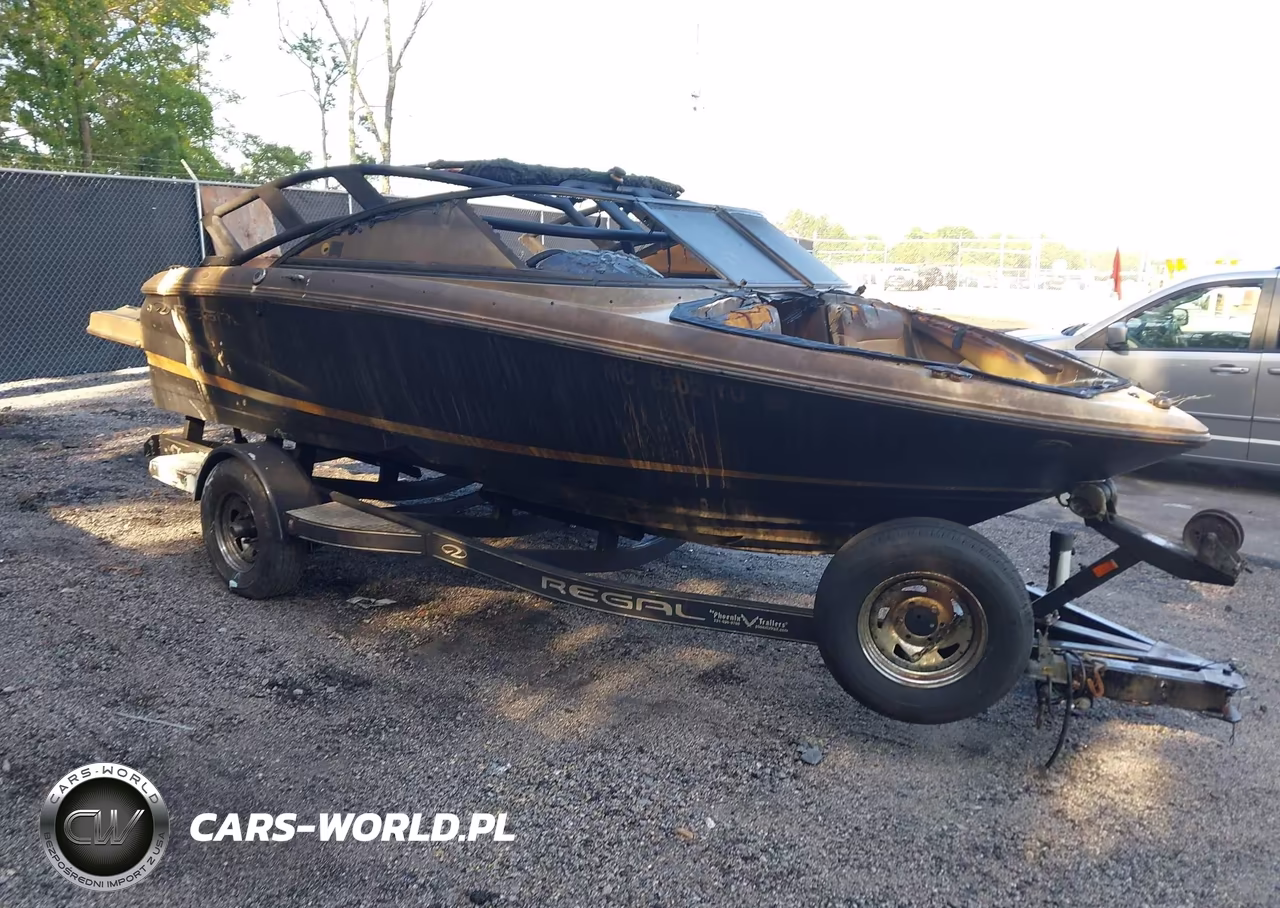 2015 Regal Boat