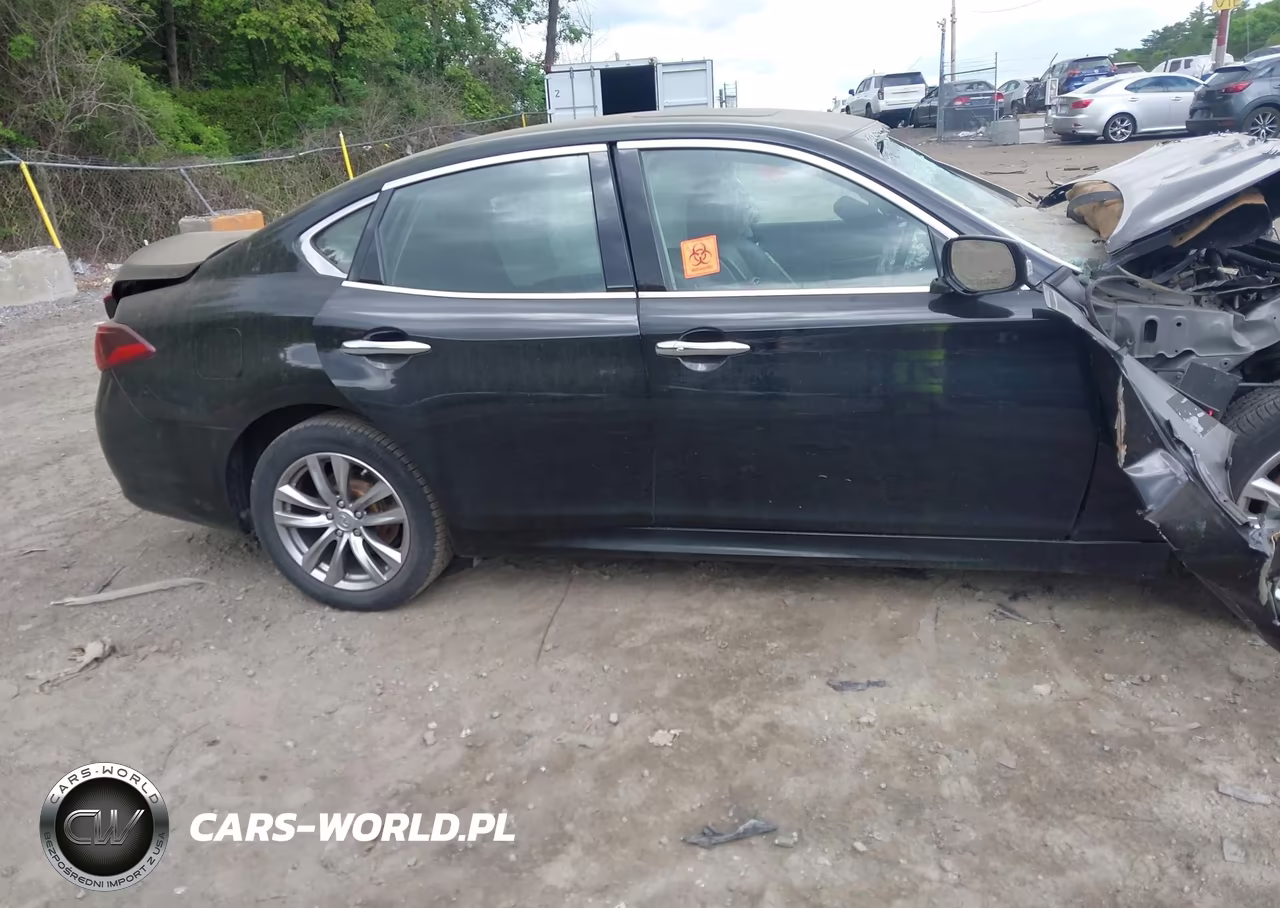 2018 Infiniti Q70 3.7X Luxe VIN:JN1BY1AR8JM220536 - 12