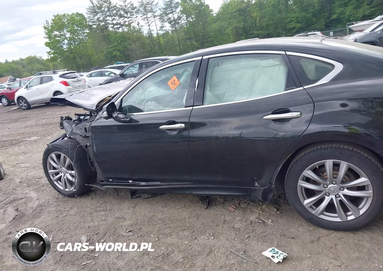 2018 Infiniti Q70 3.7X Luxe VIN:JN1BY1AR8JM220536 - 13