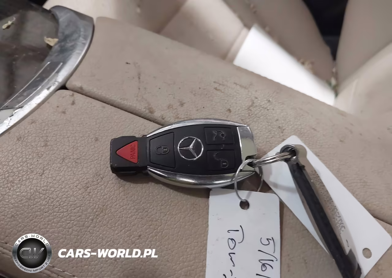 2018 Mercedes-Benz C 300 4Matic VIN:55SWF4KB4JU236912 - 11