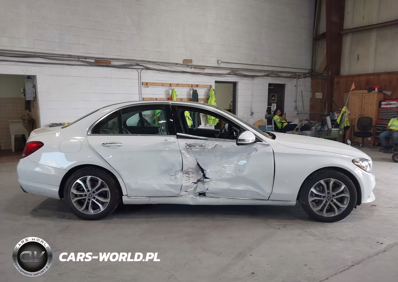 2018 Mercedes-Benz C 300 4Matic VIN:55SWF4KB4JU236912 - 13