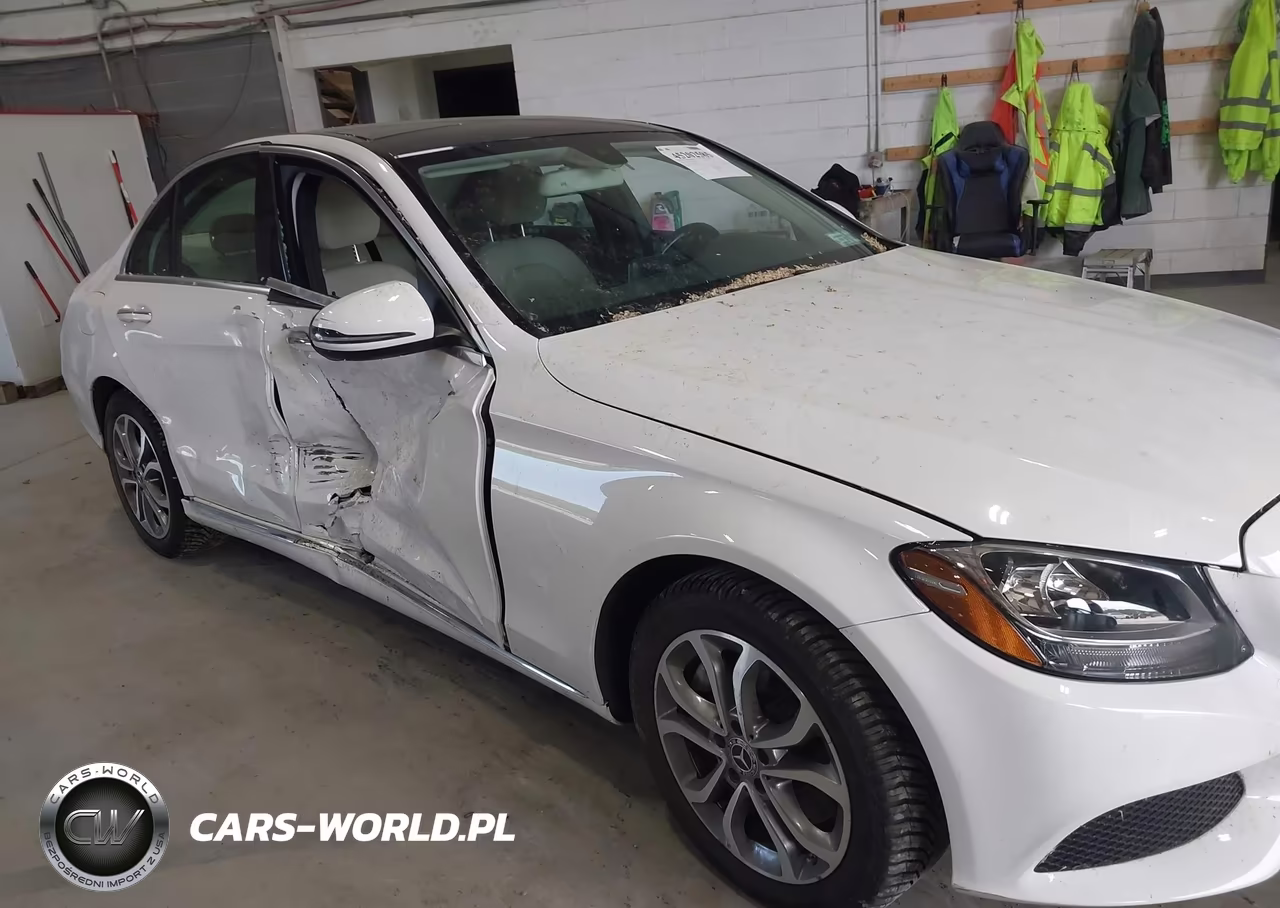 2018 Mercedes-Benz C 300 4Matic VIN:55SWF4KB4JU236912 - 18