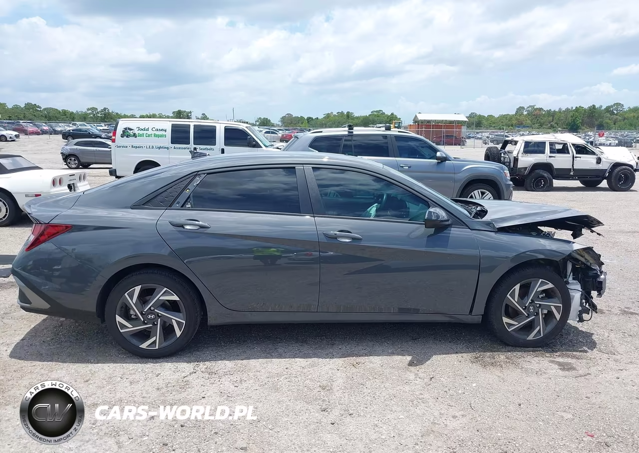 2025 Hyundai Elantra Sel Sport VIN:KMHLM4DG3SU957486 - 12