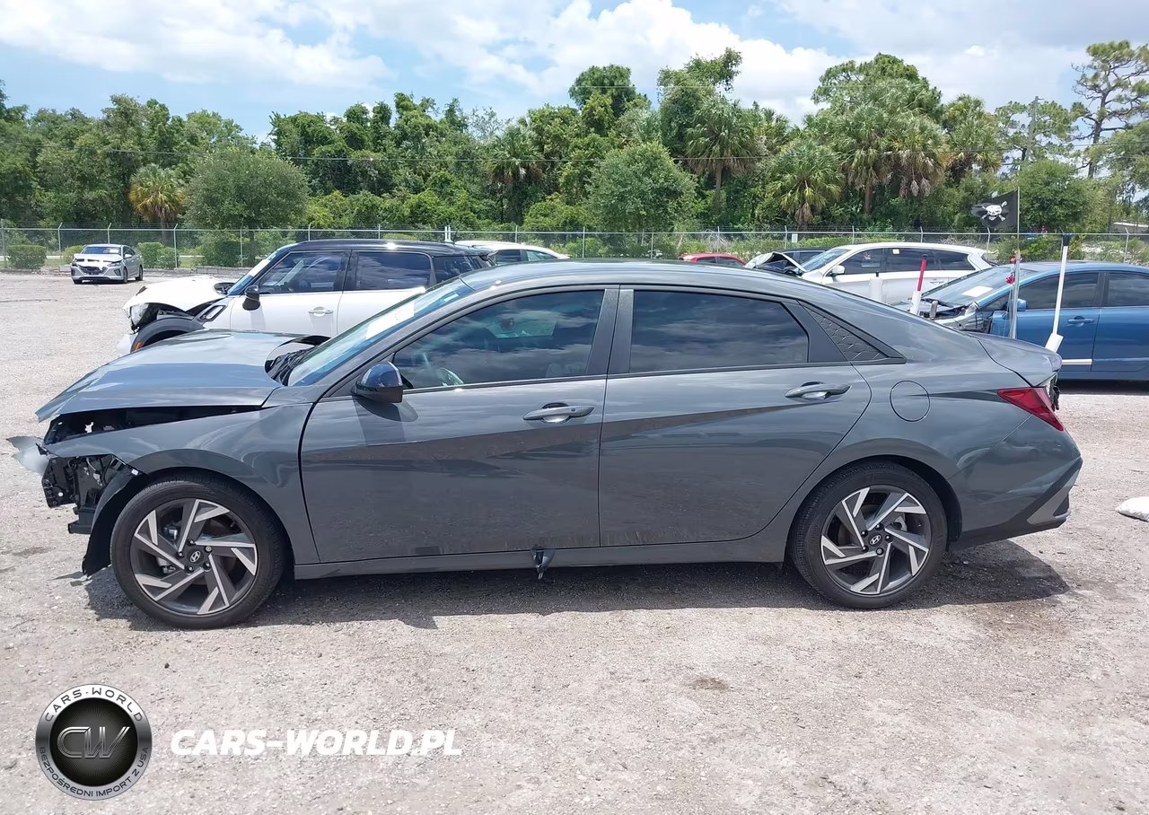 2025 Hyundai Elantra Sel Sport VIN:KMHLM4DG3SU957486 - 13