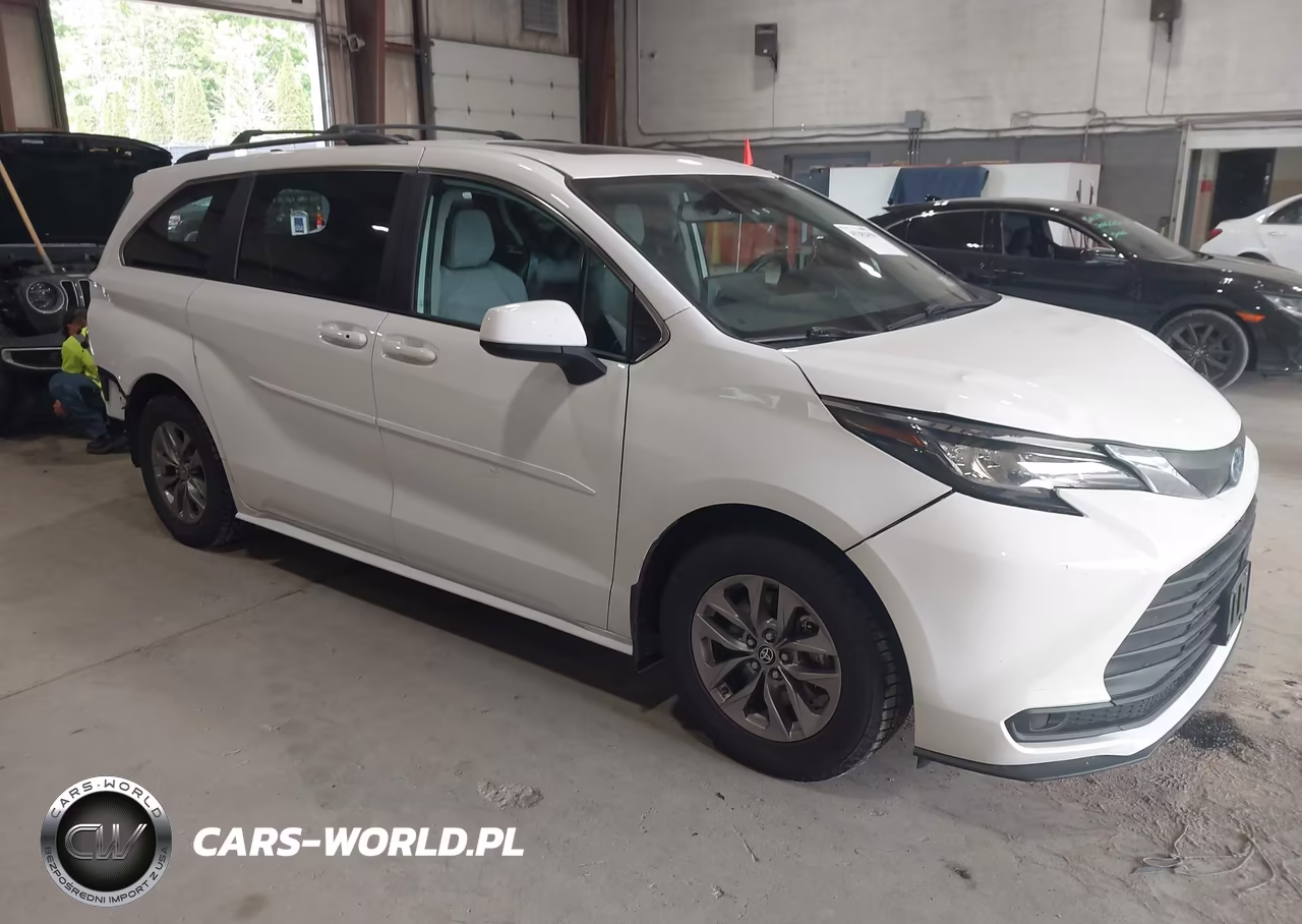 2024 Toyota Sienna Le – zdjęcie 1 z 17