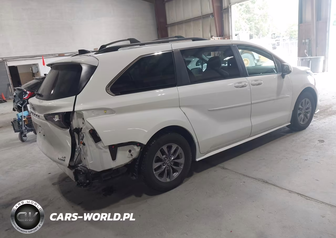 2024 Toyota Sienna Le VIN:5TDBSKFCXRS133407 - 4