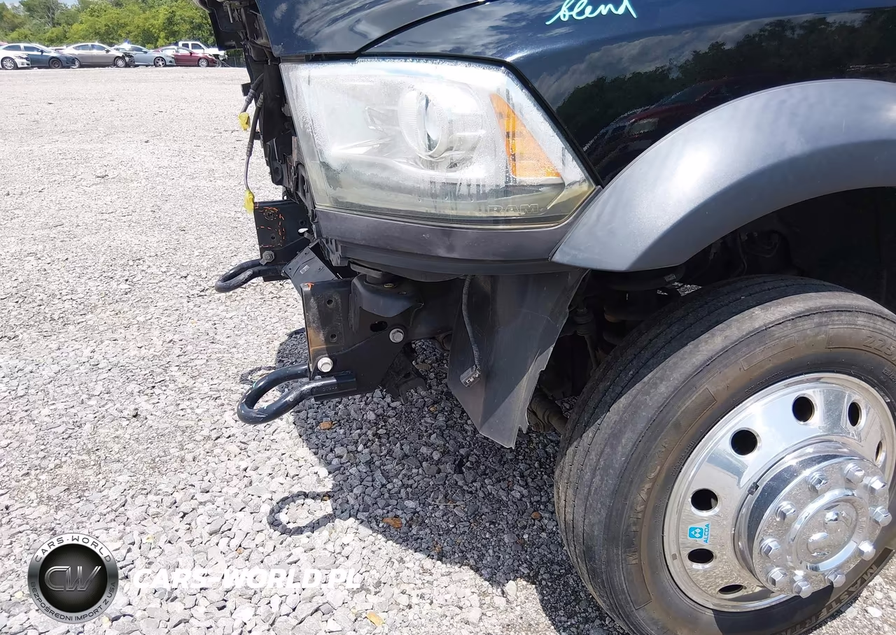 2015 Ram 5500 Chassis Tradesman-Slt-Laramie VIN:3C7WRNELXFG549163 - 13