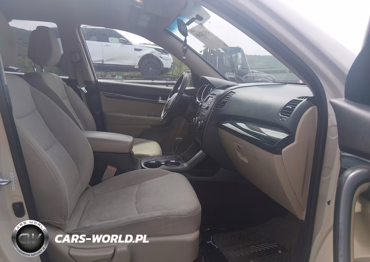 2011 Kia Sorento Lx VIN:5XYKTCA13BG009975 - 5