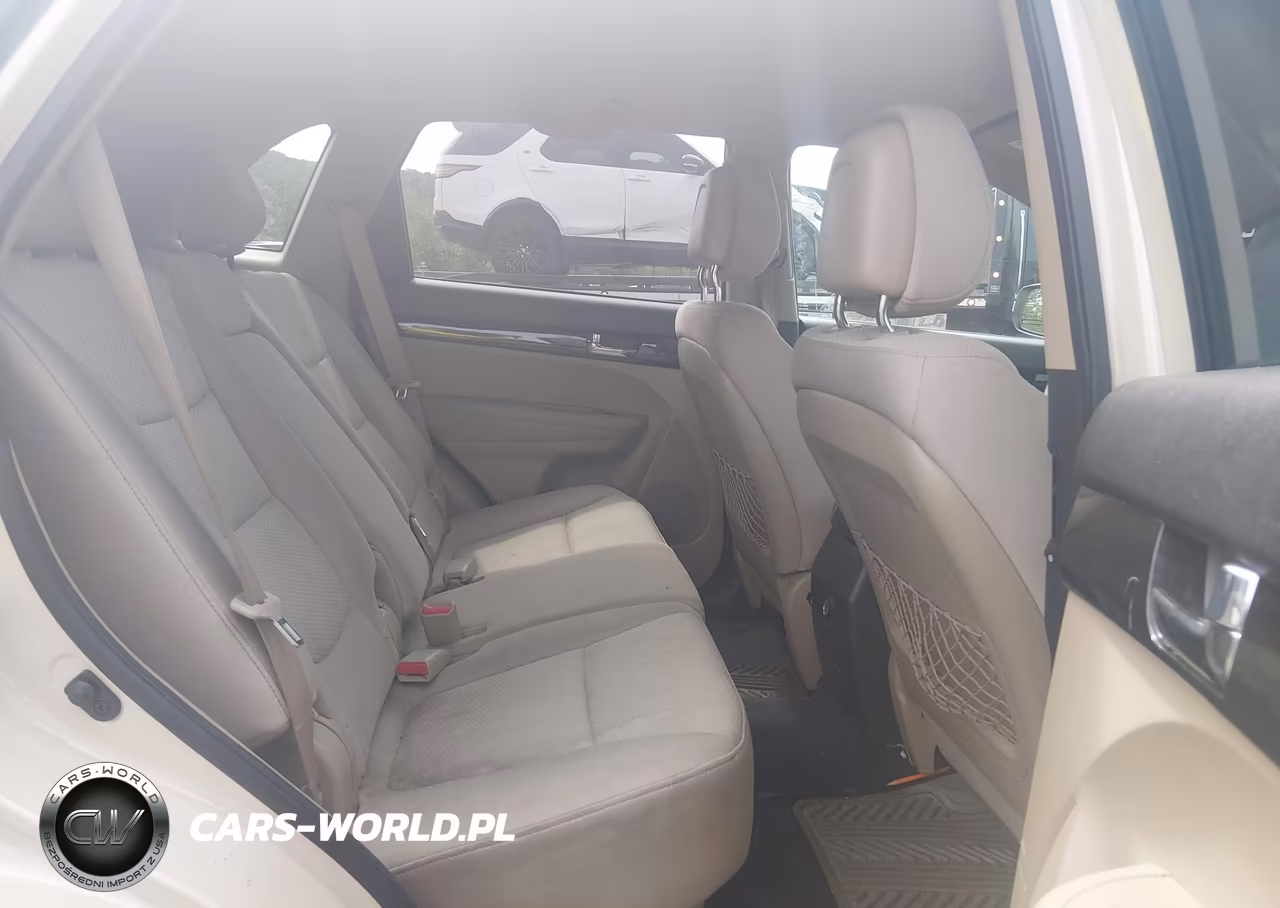 2011 Kia Sorento Lx VIN:5XYKTCA13BG009975 - 8